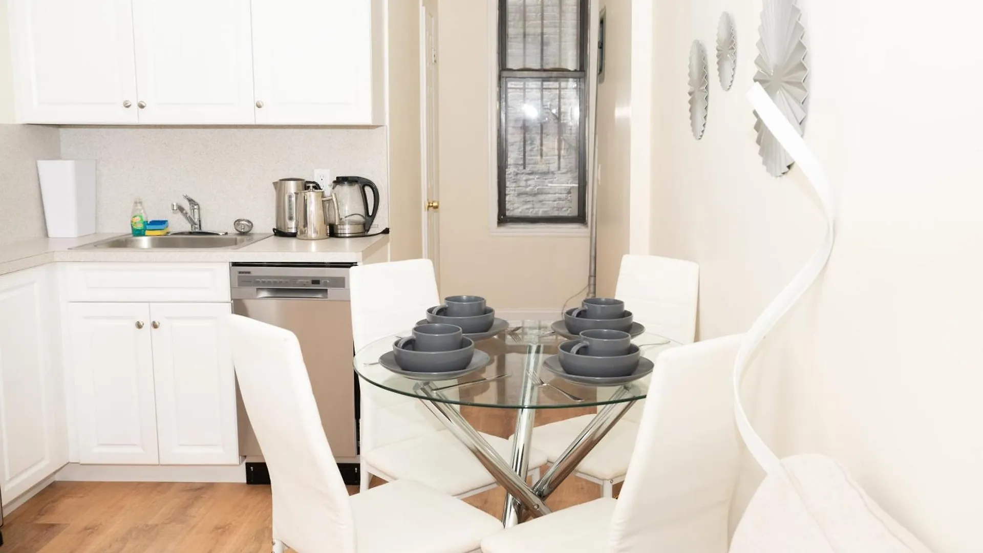 East Village Center Apartment W Full Amenities Great New York Location