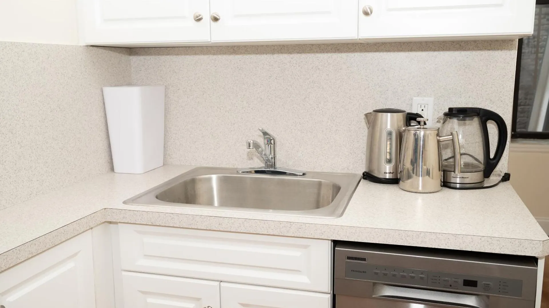 East Village Center Apartment W Full Amenities Great New York Location